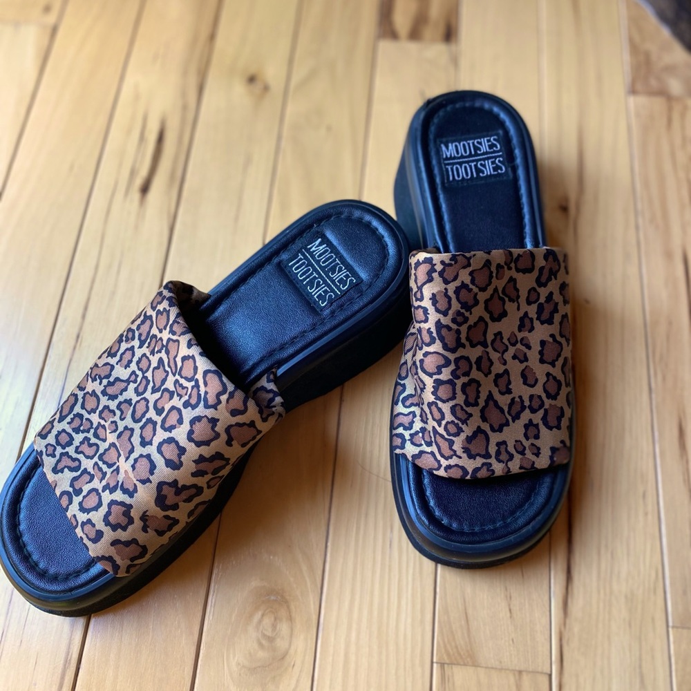 Y2K Mootsies Tootsies Cheetah Print Platform Slip Ons Fit like a size 8